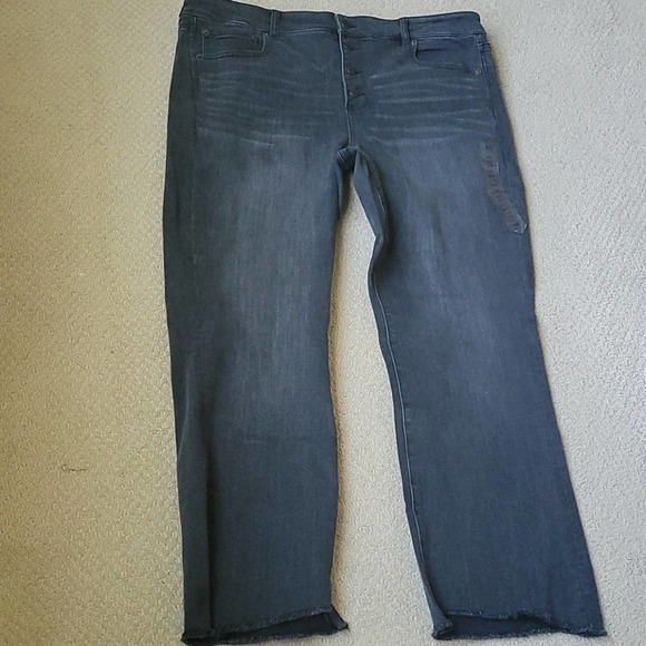 NEW! AMERICAN EAGLE High Rise Crop Flare 20L. - Picture 3 of 7